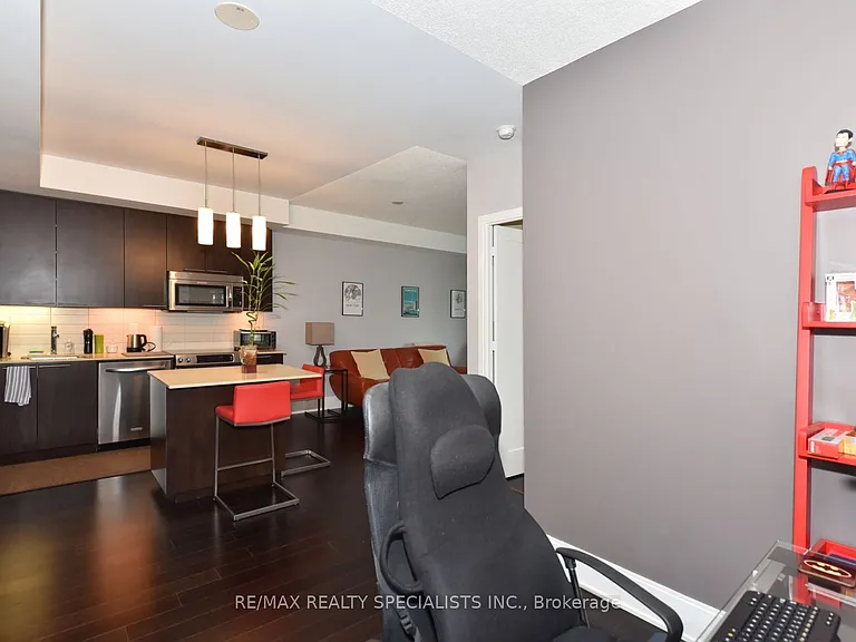 70 Roehampton Ave #712 — Photo 25