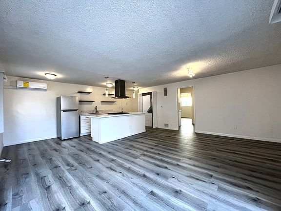 2nd image of 1706 Granville Ave #8