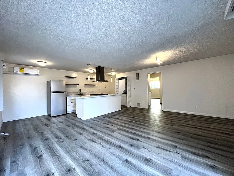 1706 Granville Ave #8 — Photo 3