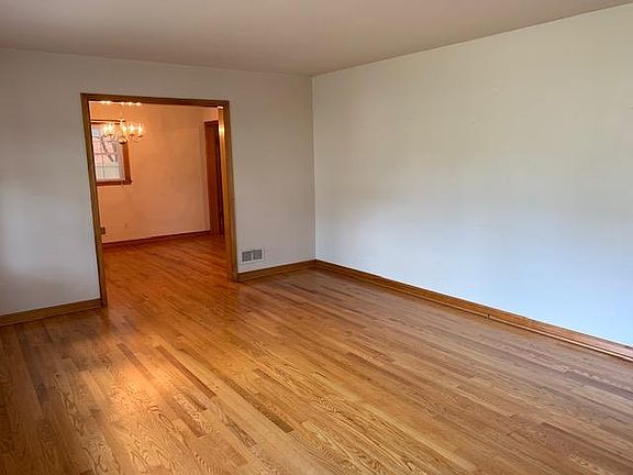 5th image of 3280 Fleetwood Ave