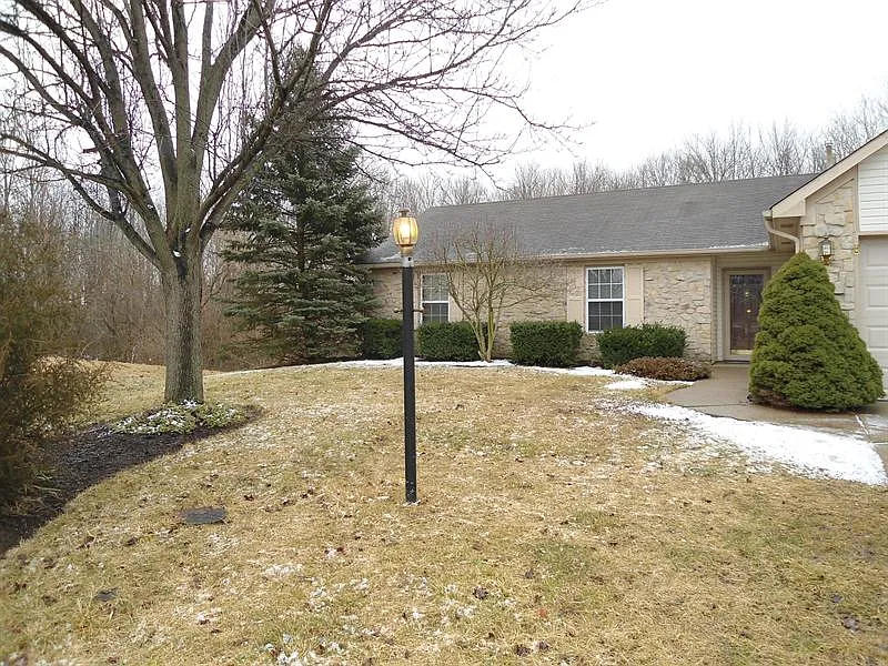 7636 Southridge Cir photo 1