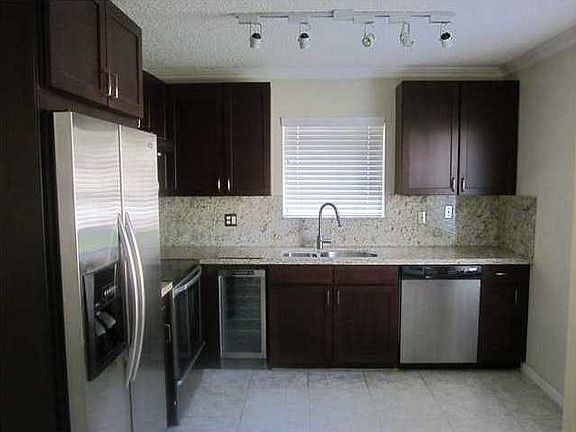 3rd image of 4770 SW 14th Pl