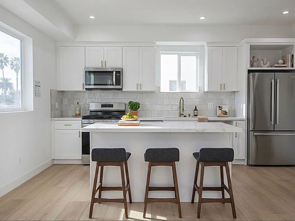 3rd image of 2404 S Cochran Ave #2404