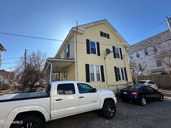 3rd image of 15-17 Noble Ave