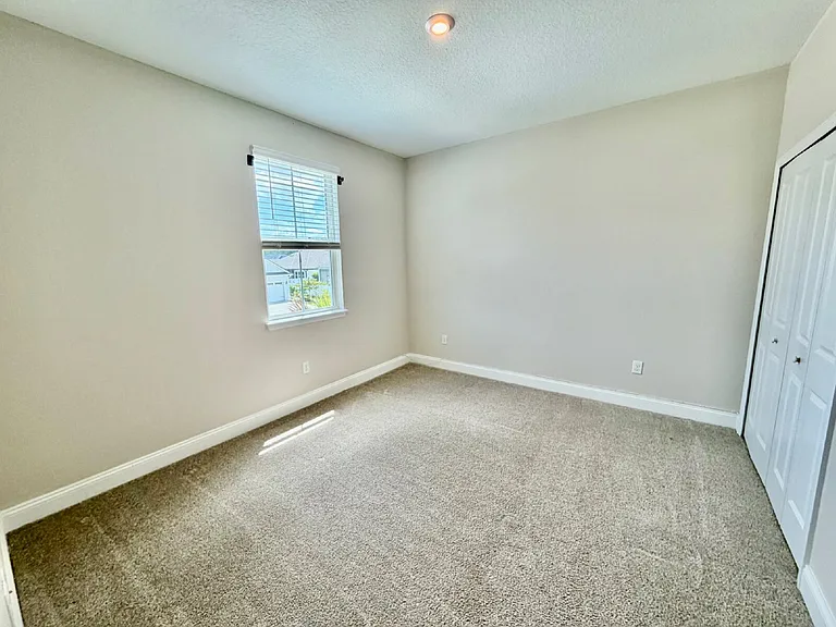 467 Blue Daze St — Photo 13