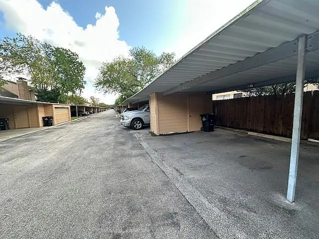 7700 Creekbend Dr #109 — Photo 23