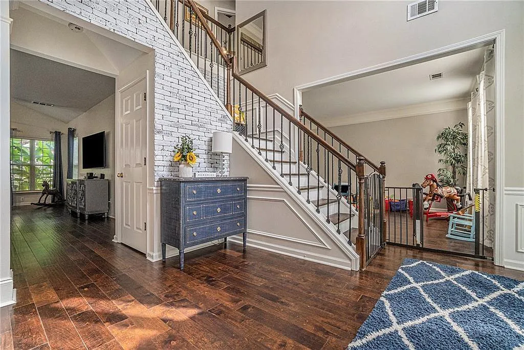 4 bed, 2.5 bath, 2980 sqft, $3,395 — Photo 3