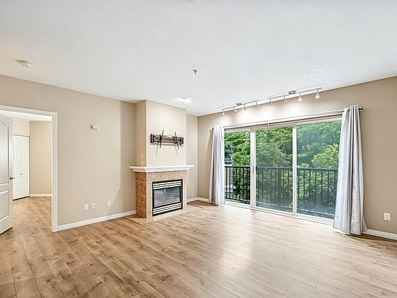 4th image of 12439 NE Totem Lake Way APT 114