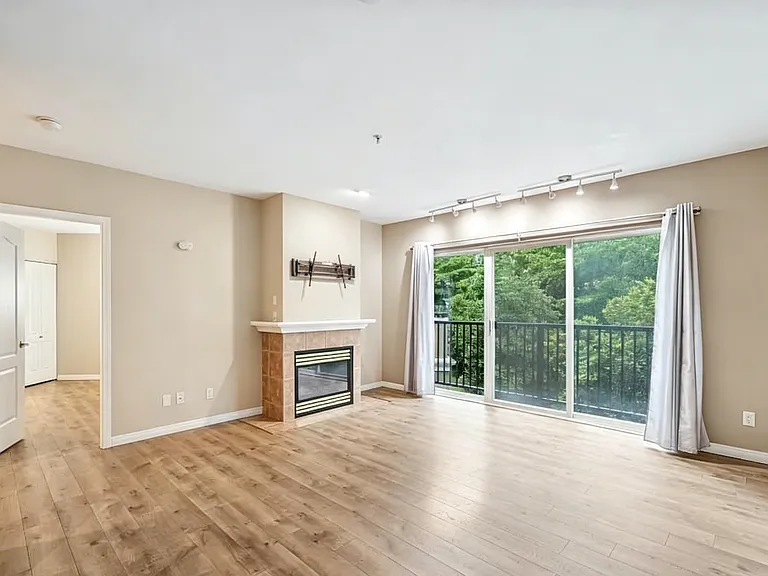 12439 NE Totem Lake Way #114 — Photo 4
