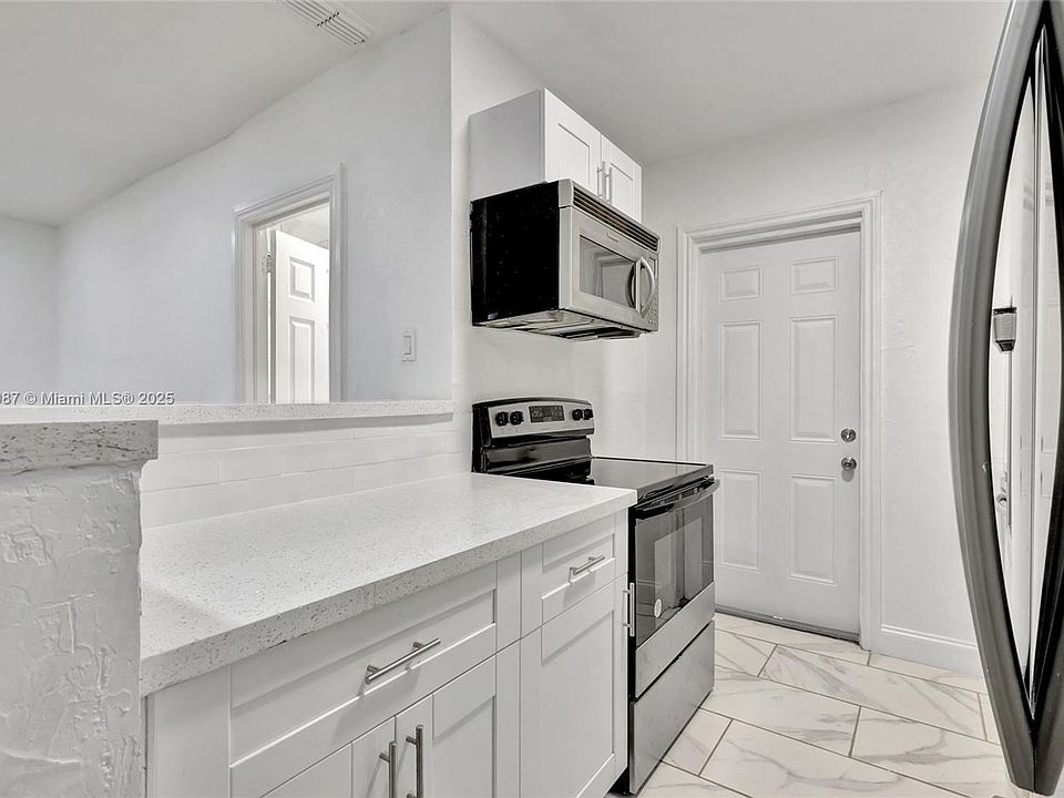 1st image of 3032 Glenwood Rd