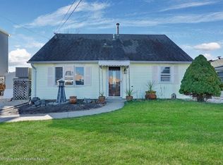 214 Rosewood Dr, Bayville, NJ 08721