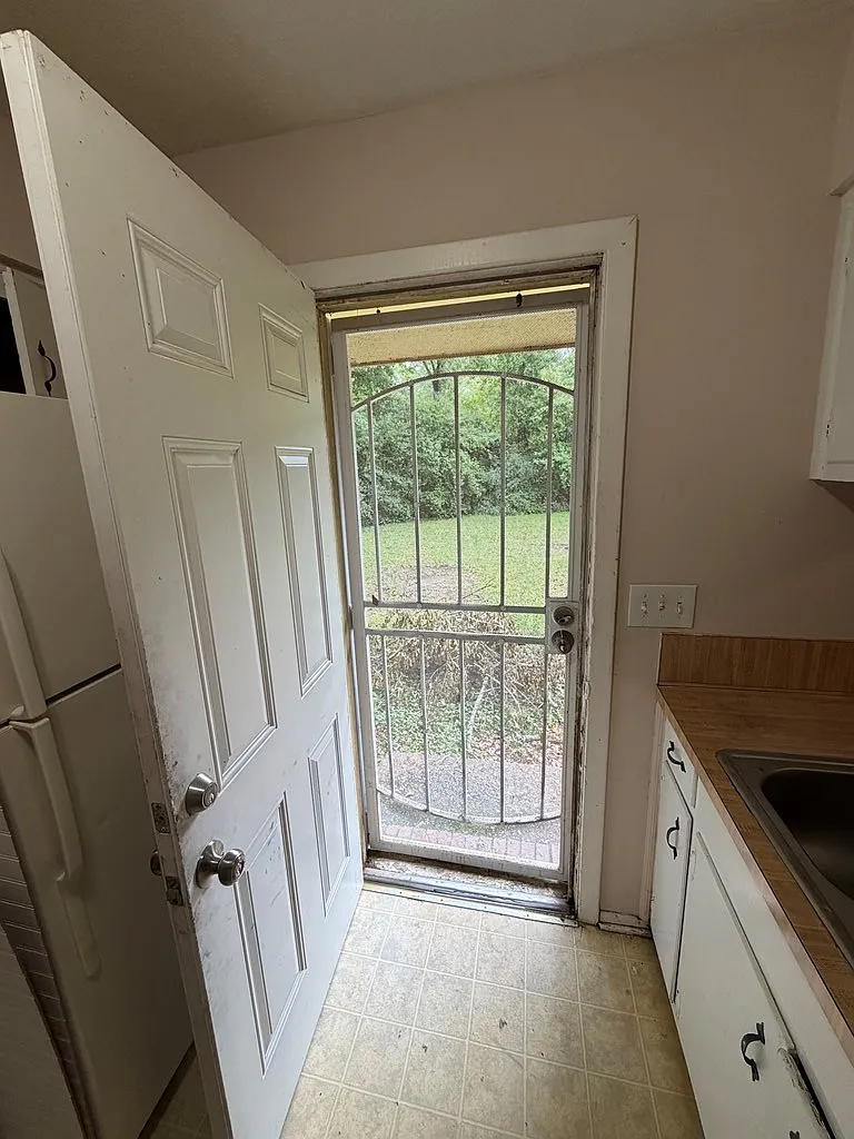 3 bed, 1139 sqft, $975 — Photo 3