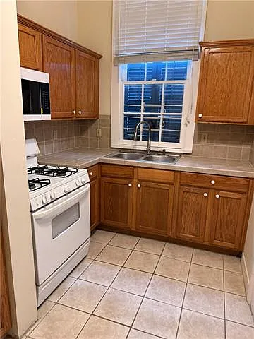 1463 Pauger St #1 — Photo 6