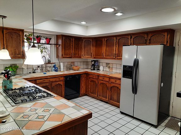 5th image of 801 W University Heights Dr S