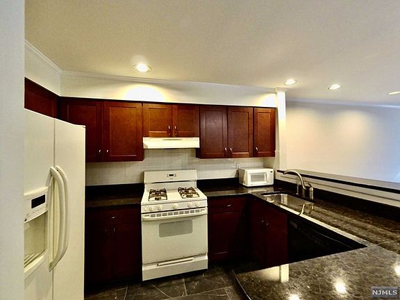 4th image of 796 Spinnaker Ct Unit 796