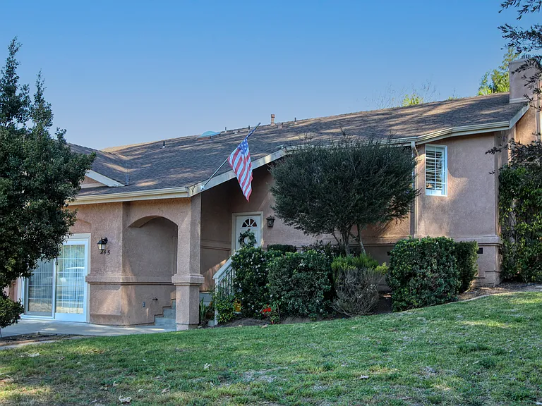 245 Hazel Ln — Photo 3
