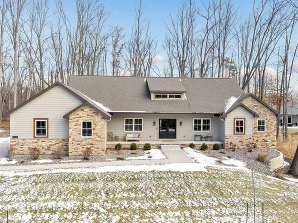 2442 Loxley Ct, Suamico, WI 54173