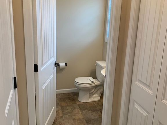 4th image of 231 Whistlestop Ln