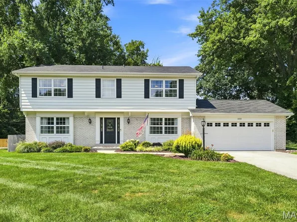 330 Algonquin Dr, Ballwin, MO 63011