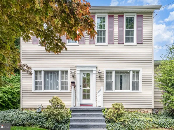 385 W Market St, Hallam, PA 17406