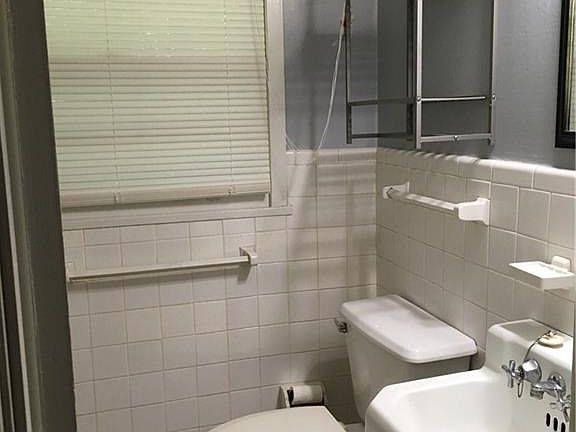 3rd image of 3321 Vermont Dr