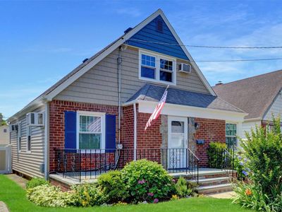 1616 Jasmine Avenue, New Hyde Park, NY, 11040