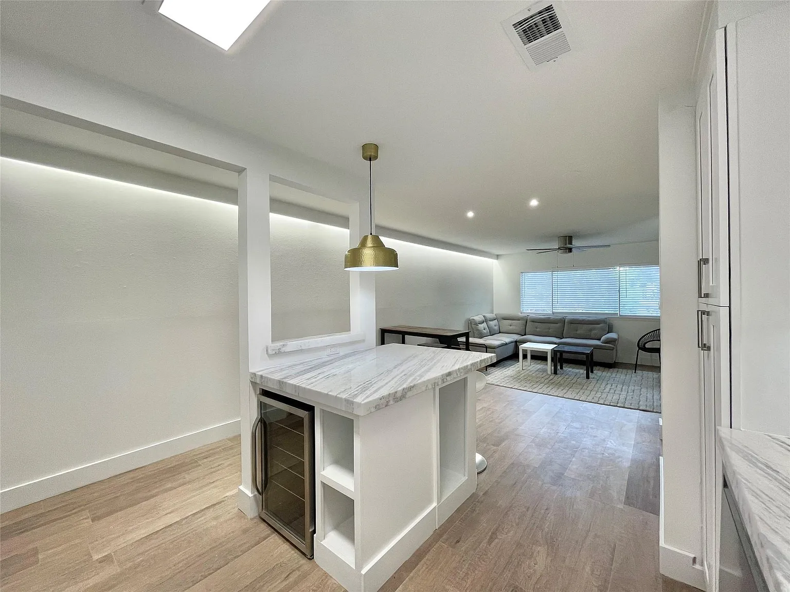 2 bed, 1.0 bath, 1000 sqft, $1,895 — Photo 3