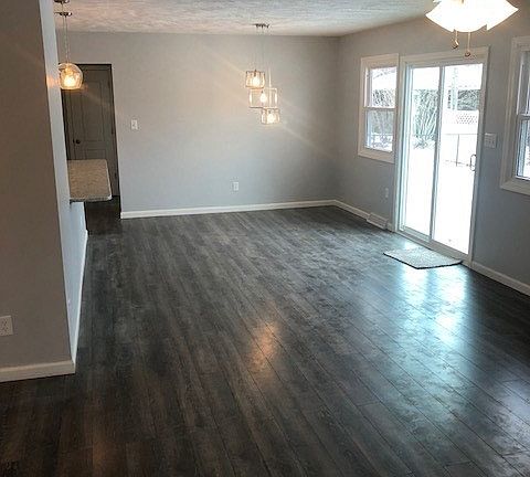4th image of 810 S Parkway Dr