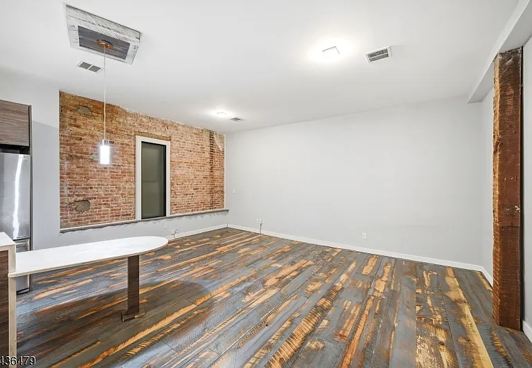 180 Spring St #304 — Photo 14