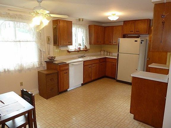 2nd image of 106 Satinwood Dr