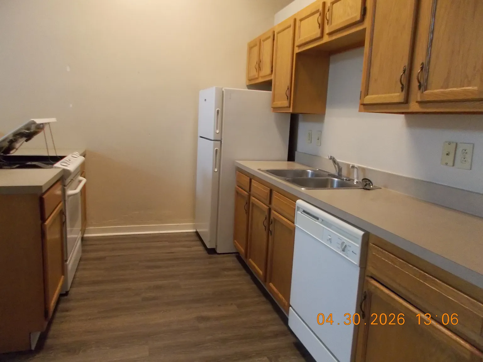 1 bed, 997 sqft, $824 — Photo 2