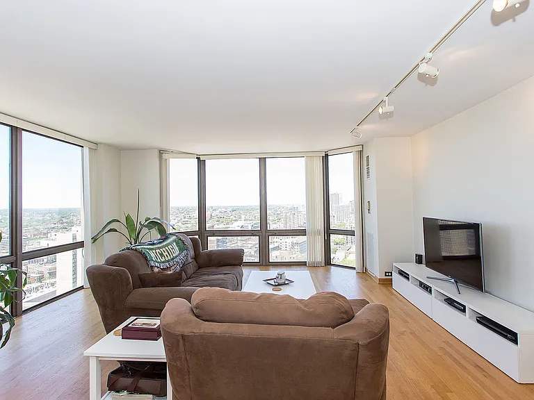 2650 N Lakeview Ave #2801 — Photo 4