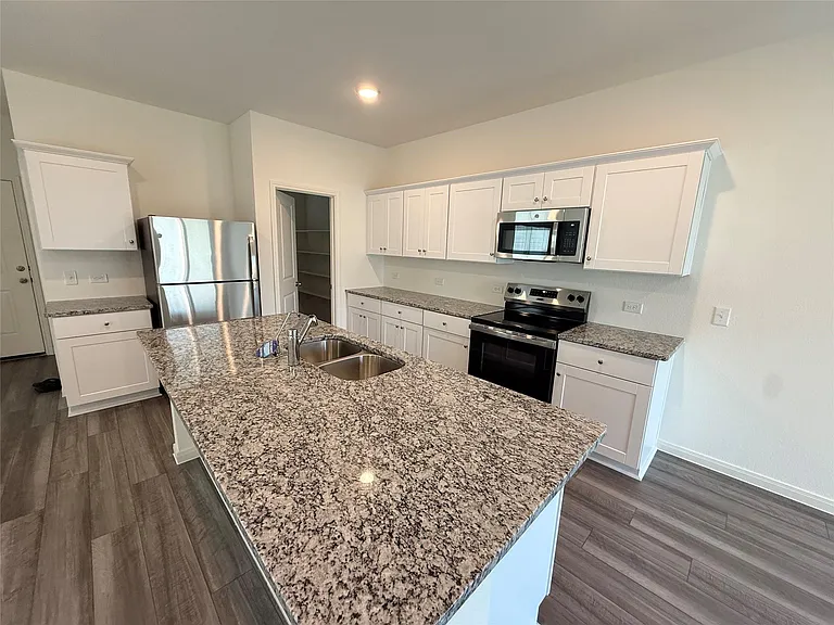 520 McFadin Way S — Photo 8