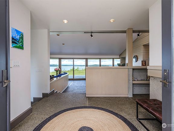 3rd image of 1026 76th Avenue NE