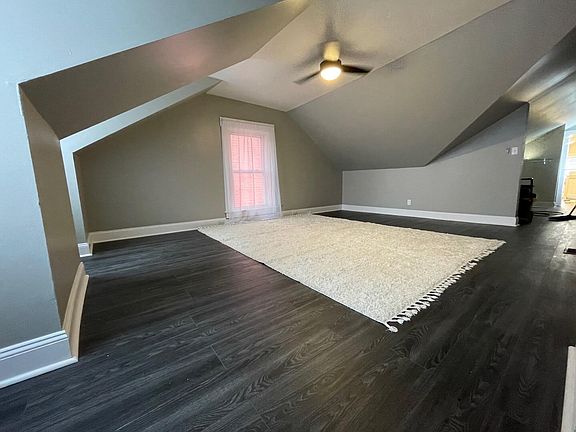 3rd image of 320 W 10th St