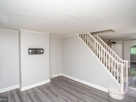 5th image of 4629 Worth St
