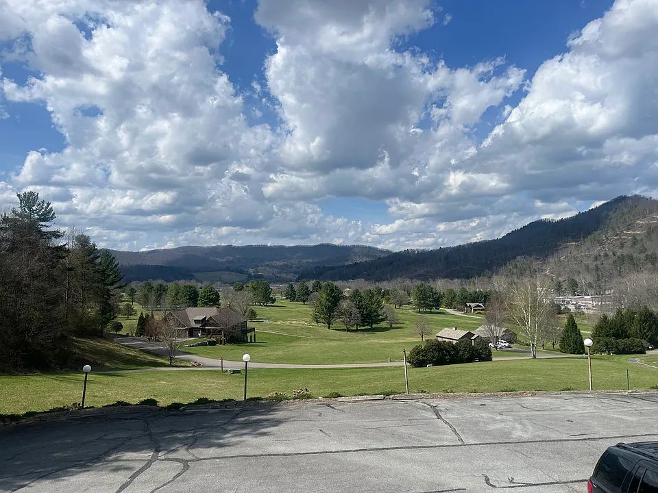 163 Golf Course Ln