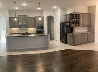 1566 Country Crest Dr, Waxahachie, TX 75165
