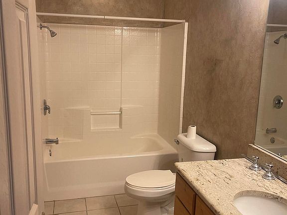 3rd image of 1420 Flintridge