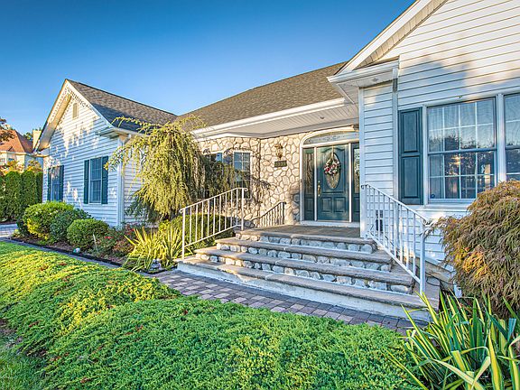 2nd image of 2339 Donna Dee Ct