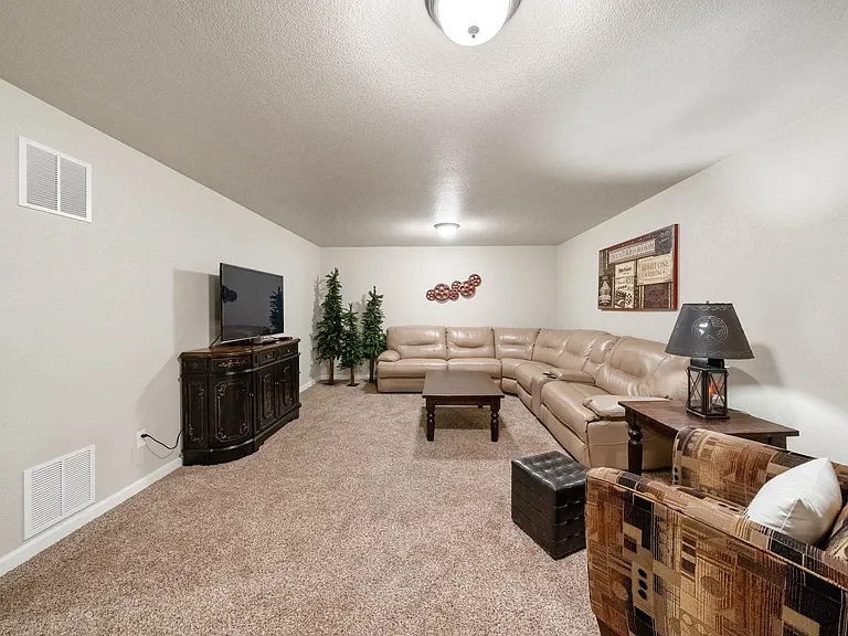 8197 Mockorange Hts — Photo 35