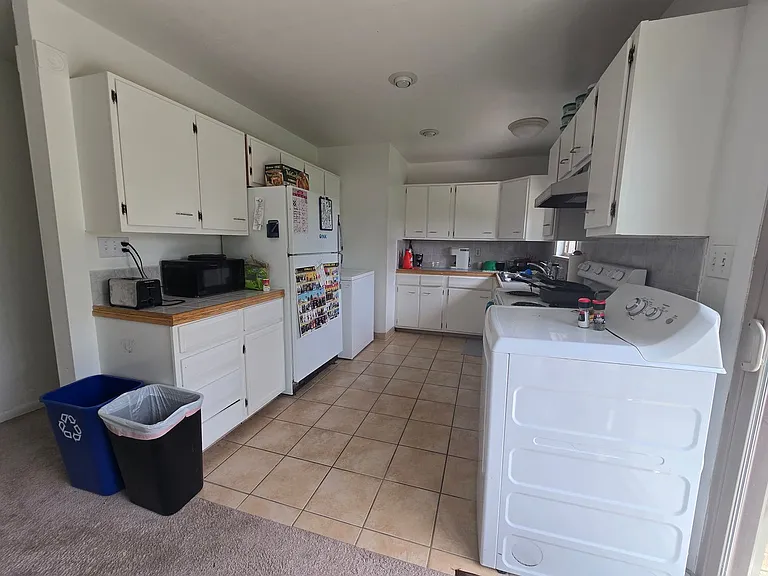 940 37th St — Photo 3