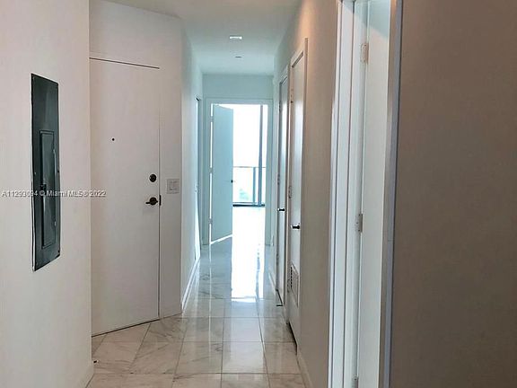 4th image of 480 NE 31st St Unit 3907