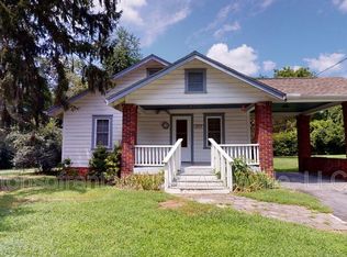 1207 Cherokee Dr, Hendersonville, NC 28739