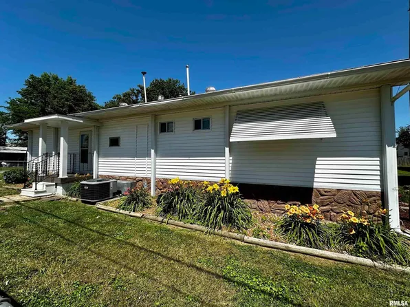 817 Bramlet St, Eldorado, IL 62930