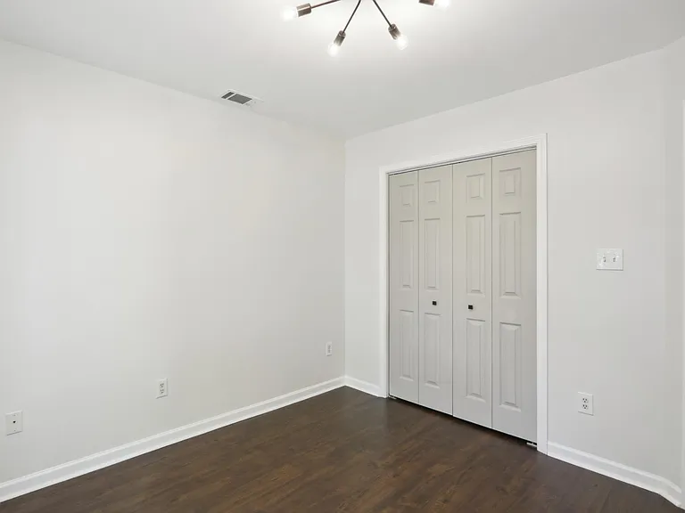 1579 Liberty Ave SE — Photo 18