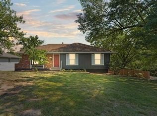 411 SW Sunset Dr, Lees Summit, MO 64081