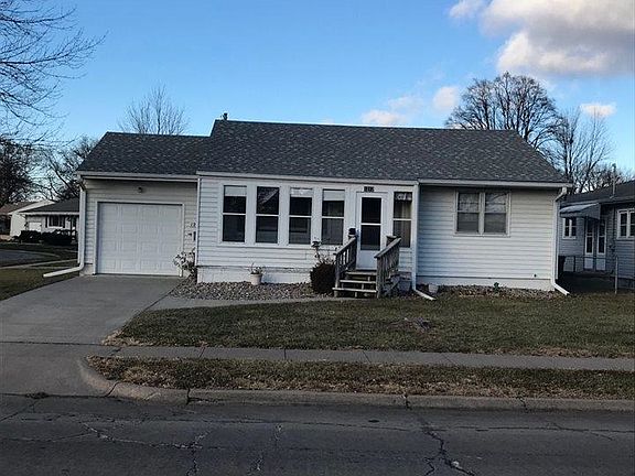 3rd image of 1212 E Linden Ave
