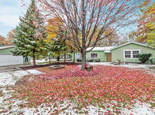 29W751 Waynewood Dr, West Chicago, IL 60185
