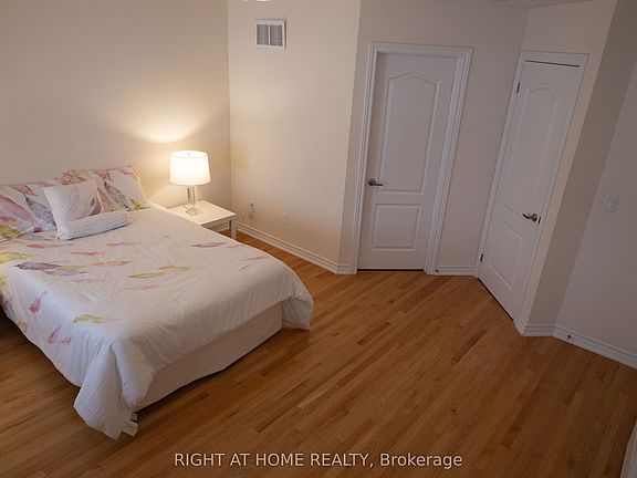 5th image of 10971 Woodbine Ave